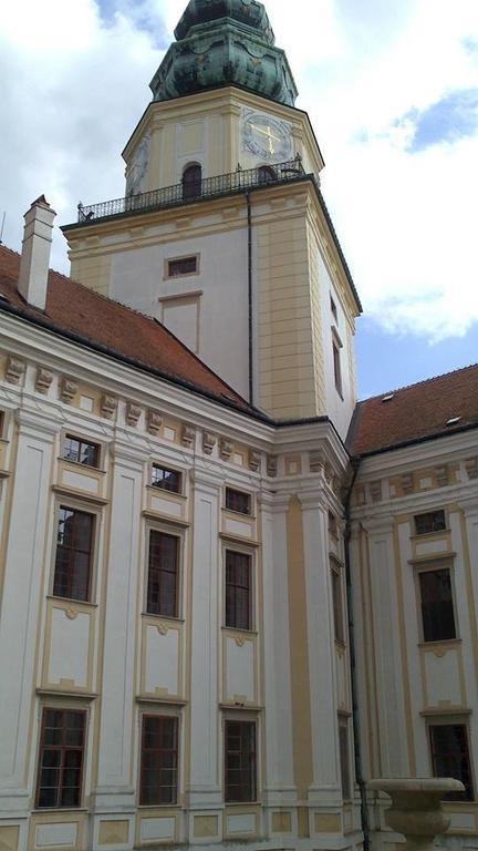 Hotel U Zlateho Kohouta Kromeriz Exterior photo